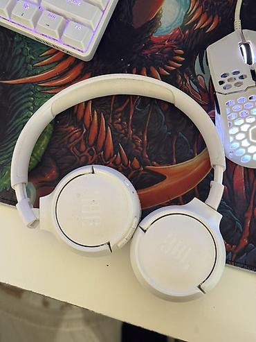 planşet apple: JBL 520BT on-ear simsiz qulaqlıq Xüsusiyyətlər: - Brend: JBL - Rəng — 1
