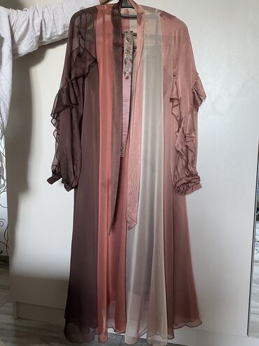 вечерние платья в бишкеке: Вечернее платье, А-силуэт, Длинная модель, С рукавами, M (EU 38)