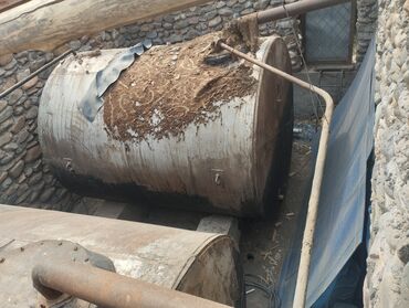 полуприцеп цистерна бу: Бак, Металл