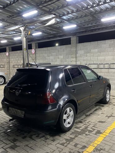 Volkswagen Golf: 1999 г., 1.6 л, Механика, Бензин, Хэтчбэк