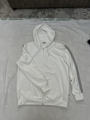 Другая женская одежда: От 1000 сом Лот одежды (4 вещи) 1) Белая куртка в стиле байкер: - — 2