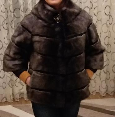 boz reng sac: Qadınlar üçün qısa kürk pencək - Rəng: tünd boz/qrafit tonları — 1