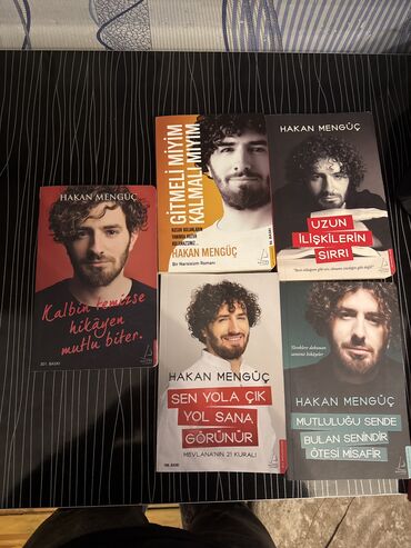 Bədii ədəbiyyat: Hakan Mengüçün kitablaridi cox gozel kitablardi oxuyanlar biler her