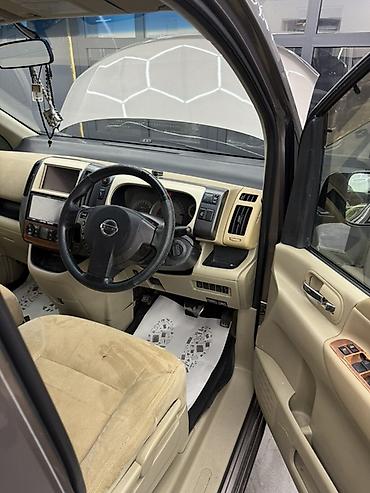 боковой: Nissan Serena: 2005 г., Минивэн — 2