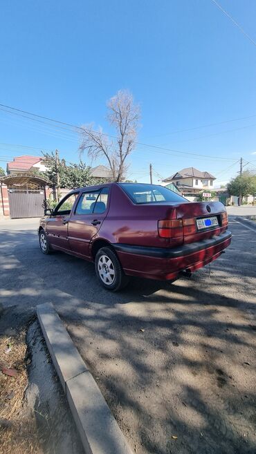машина венто: Volkswagen Vento: 1992 г., 1.8 л, Механика, Бензин, Седан