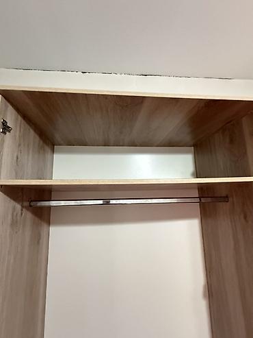 standing mirror: Трёхдверный платяной шкаф из ЛДСП в светлом дубовом декоре. - — 8