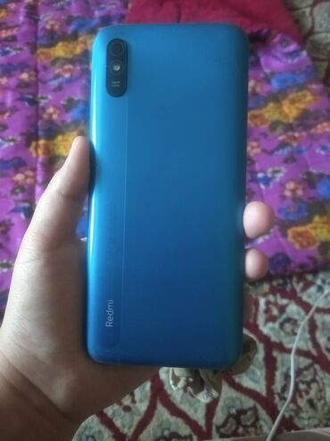 мейзу с двумя камерами: Смартфон Xiaomi Redmi с синим корпусом, оснащенный одной основной
