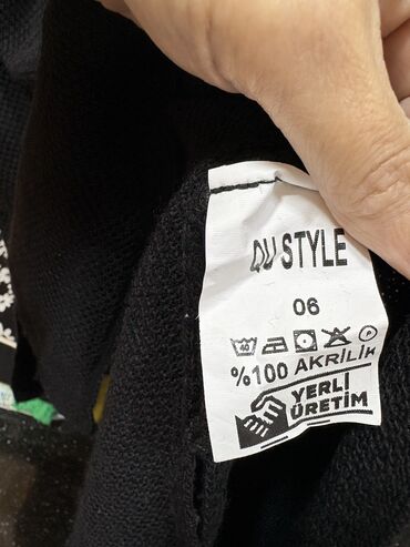 Dəstlər, kostyumlar: Kostum yaz ayları ucun pambıq serın yenıdır 65 azn alınıb 30 azn — 7