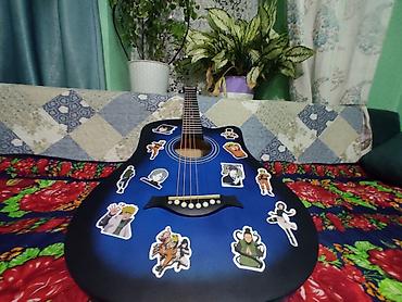 Гитары: Акустическая гитара 6‑струнная, форма корпуса Dreadnought с вырезом — 8