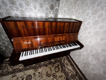 музыкальные инструменты: Продаю пианино, в хорошем состоянии, настроено