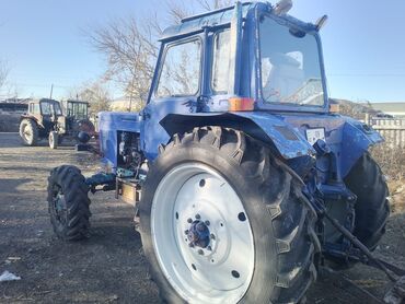 Traktorlar: Taz saz veziyetde 4 tekeride teze — 4