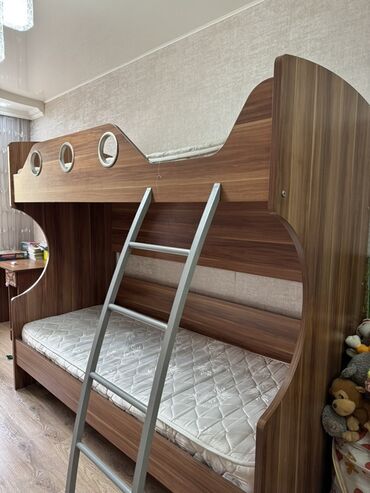 двухъярусные железные кровати бу: Двухъярусная детская кровать, Б/у, Другой материал, цвет - Коричневый