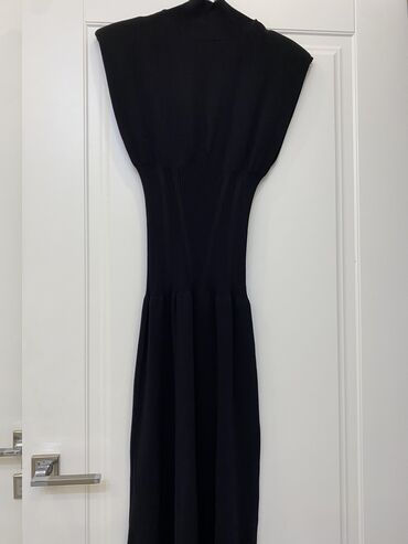 черное длинное платье: Повседневное платье, Италия, Осень-весна, Длинная модель, S (EU 36)