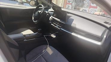 prius sveca: Toyota Prius: 2 l | 2024 il Sedan — 7