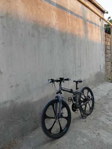 Qara rəngli, qatlanan çərçivəyə malik unisex dağ velosipedi