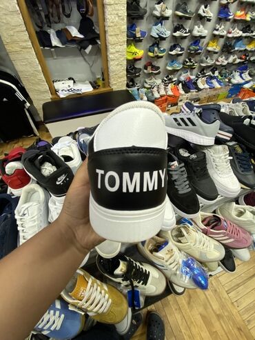 Кроссовки и спортивная обувь: Кроссовки, 43, Tommy Hilfiger, Новый, цвет - Черный, Бесплатная доставка