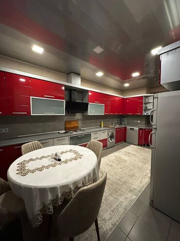 Uzunmüddətli kirayə mənzillər: 8 Noyabr metrosu Rahatin yanınında mənzil kirayə verilir. Mərtəbə — 8