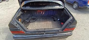 mercedes 180 b: Mercedes-Benz E 220: 2.2 l | 1994 il Sedan — 3