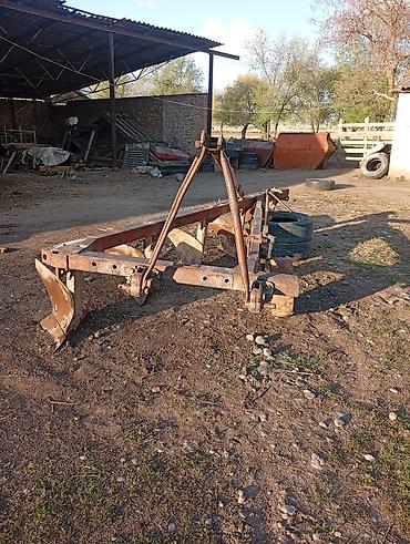 Другие плуги: Отвальный плуг навесной, многокорпусный - Конструкция: рама из — 4