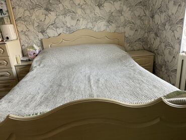мебель из дерева ручной работы: Уктоочу бөлмө гарнитуру, Эки кишилик керебет, ДСП, түсү - Саргыч боз
