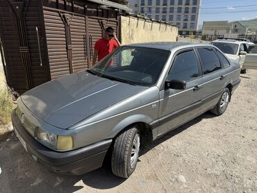 Volkswagen: Volkswagen Passat: 1991 г., 2 л, Механика, Бензин, Седан