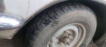 QAZ: QAZ 2410: 2.4 l | 1992 il 100000 km Sedan — 2