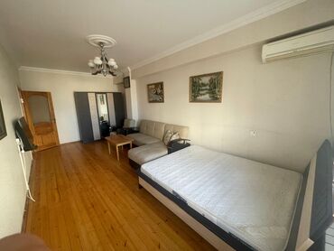 kirayə mənzillər 2022: 1 otaqlı mənzil – tam mebellə - Geniş işıqlı zal: Kondisioner