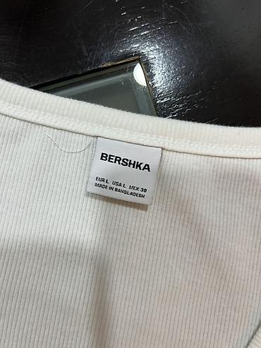b koynəyi var: Bershka qadın T‑şörtü Hər biri 17 azn Berşka 10 azn - Rəng: açıq — 5