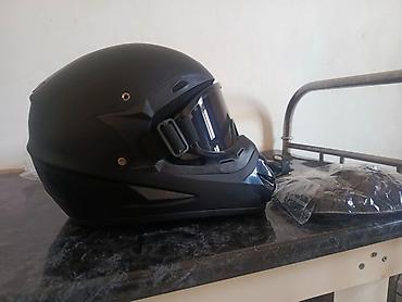 full face kask: Motorsiklet kaskı – tam üzlü, mat qara rəng Xüsusiyyətlər: - Tam üzlü — 3