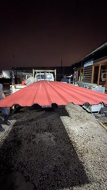 Qırmızı rəngli profnastil dam və fasad örtüyü - Material: Sinklənmiş