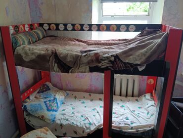 хорошая двухъярусная кровать: Двухъярусная кровать, Для девочки, Для мальчика, Б/у