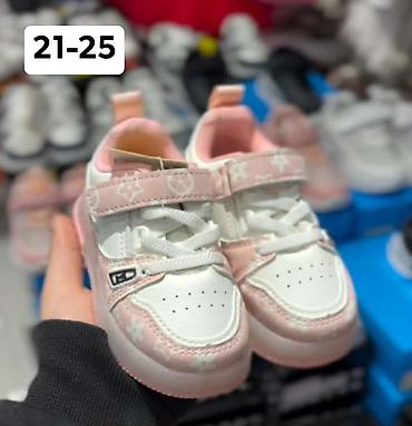 Patike: 02. Dečije patike – veličine: - 20–25 (model 1–3) - 21–25 (model 4) — 4