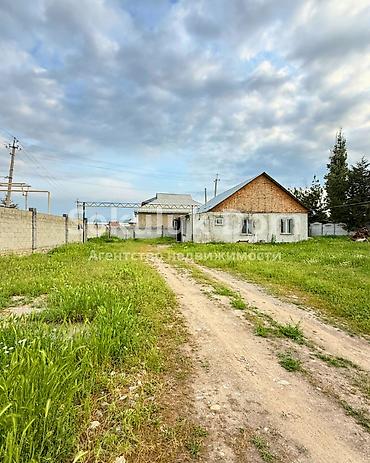 Продажа коттеджей и домов: 🏠Продается дом в с. Сокулук 🟡 Комнаты: 4 🟡 Участок: 12 соток (по факту — 3