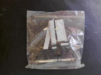 Masaüstü kompüterlər və iş stansiyaları: Köhnə Sony komputer və hissələri. sistem bloku, disketler, kalonka — 18