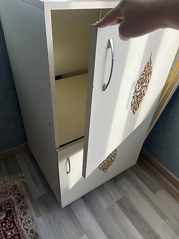 seyf kassa qiymetleri: Şkaf. 2qapılı. Eni 65sm;hundurluyu 109sm; derinliyi 57sm. Qiymət — 3