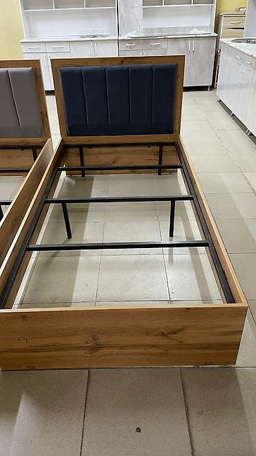 Односпальные кровати: Кровати размер200×90см каркас железный, круговой ПВХ. Матрац — 14