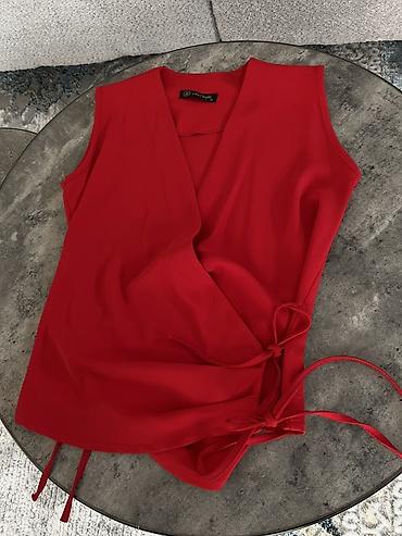 шаль: Qırmızı sarmaş (wrap) üslubunda qolsuz bluz/top - Rəng: parlaq — 1