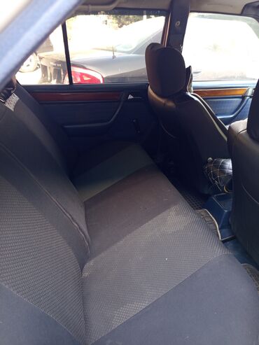 Mercedes-Benz: Mercedes-Benz 230: 2.3 l | 1990 il Sedan — 7