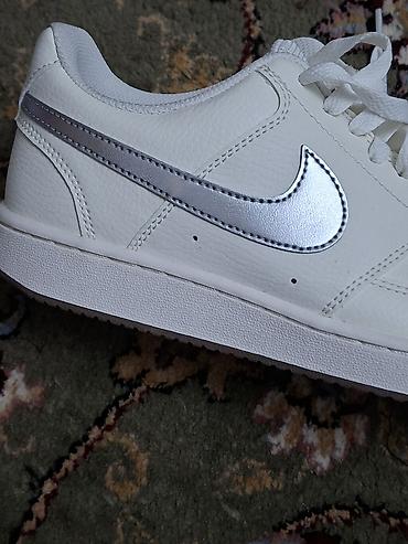 джинсовое платье с поясом: Кроссовки, 40, Nike, Новый, цвет - Белый, Самовывоз — 1