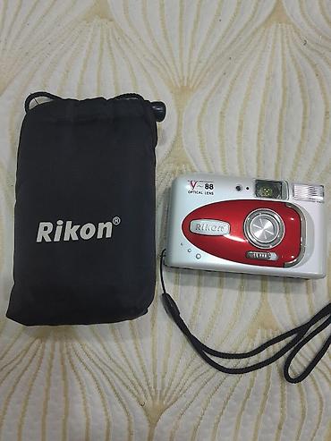 Rikon V-88 optik linzalı kompakt fotoaparat. Model üzərində “V-88 lalafo.az -da Rikon V-88 optik linzalı kompakt fotoaparat. Model üzərində “V-88