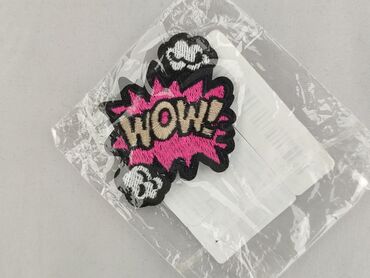 Naszywka tekstylna w kształcie dymku komiksowego z napisem „WOW!”