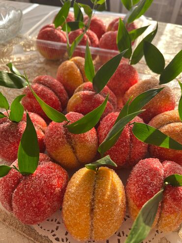 цветы в горшках: Şaftalı görünüşlü ev üsulu peçenyelər - İki yarımdan birləşdirilmiş