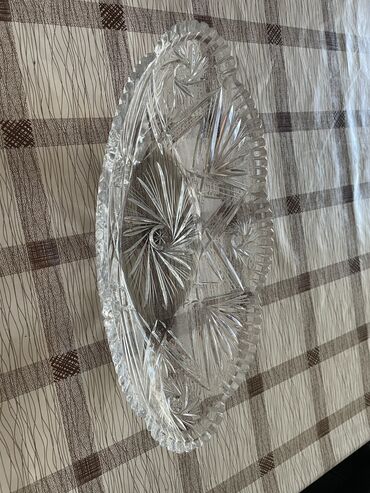 Посуда: Продаю чешский хрусталь, б-у в отличном состоянии. Вазы все разного — 25