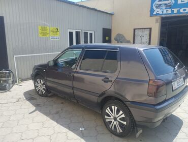 куплю транспортер: Автомобиль Volkswagen Golf III в цвете "графит". Модель имеет