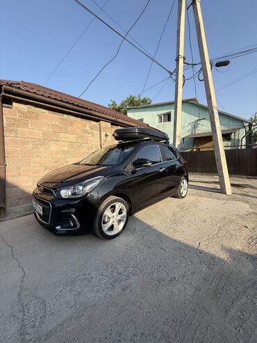 срочная продажа авто по низким ценам: Chevrolet Spark: 2018 г., 1 л, Вариатор, Бензин, Хэтчбэк