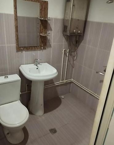 bina evleri baki: Sumqayıt 8 mkr 28 bina 5/4 Mertebesi orta ev 1 otaglı Sade remont — 5