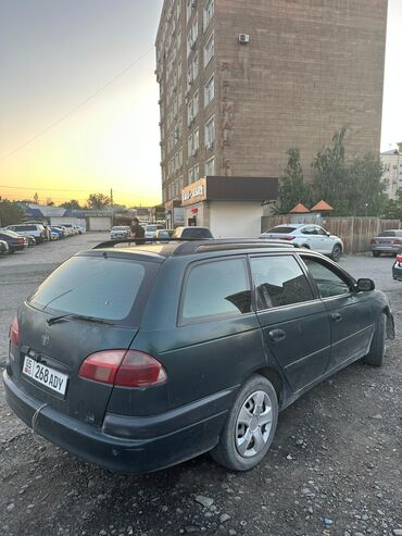 полик на камри: Toyota Avensis: 2000 г., 1.8 л, Механика, Бензин, Универсал