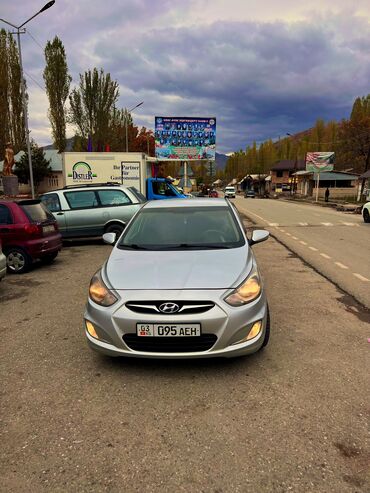 Транспорт: Hyundai Solaris: 2013 г., 1.6 л, Механика, Бензин, Седан