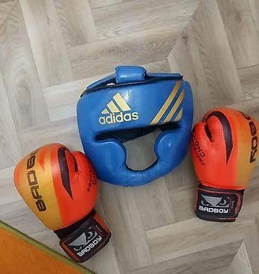 перчатки таэквондо: Боксерский комплект: - Шлем Adidas, с защитой лба, щёк и подбородка — 1