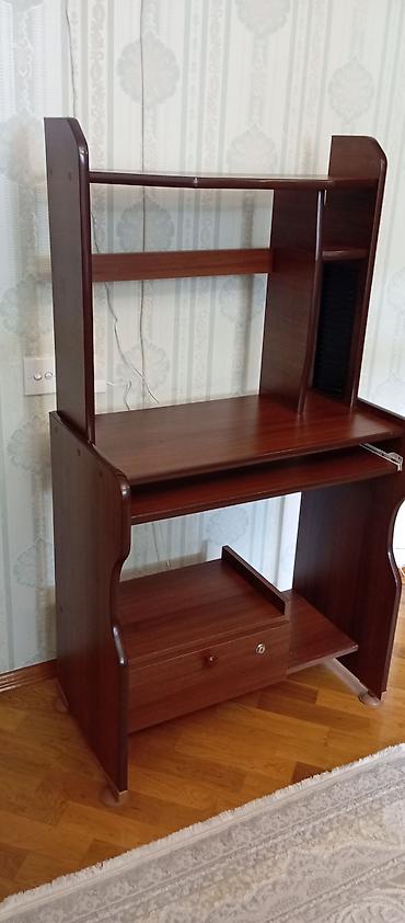 perla stol: Düz masa, Polkalı, Siyirməli, Teksturalı laminat — 4